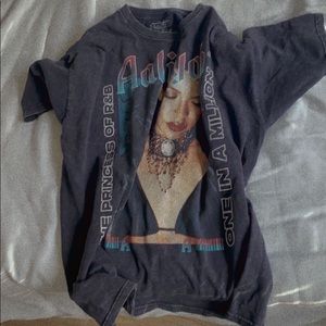 Aaliyah graphic tee!